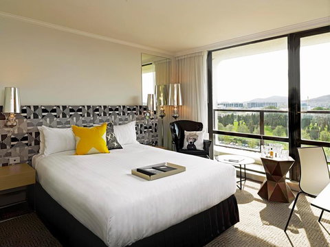 QT Canberra - Coogee Beach Accommodation 0