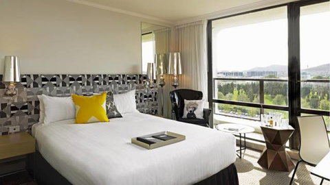 QT Canberra - Coogee Beach Accommodation 11