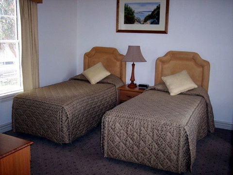 Ross Motel & Caravan Park - Coogee Beach Accommodation 1