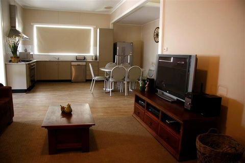 Saltbush Motor Inn - Coogee Beach Accommodation 2