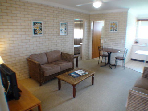 Santa Fe Motel And Holiday Units - Coogee Beach Accommodation 3