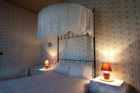 Sarah Jane Cottage - Coogee Beach Accommodation 2