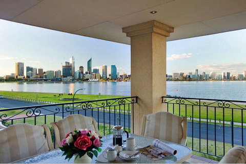 The Peninsula - Riverside Serviced Apartments - Coogee Beach Accommodation 4