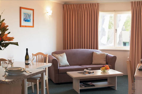 The Peninsula - Riverside Serviced Apartments - Coogee Beach Accommodation 11