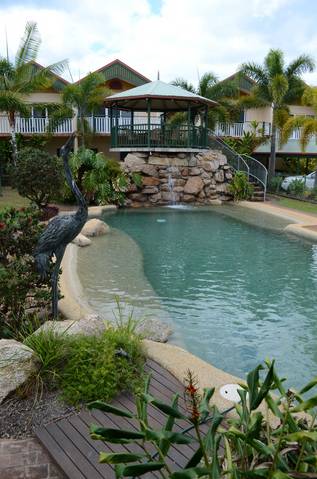 Tinaroo Lake Resort - Holiday Apartments - Coogee Beach Accommodation 2