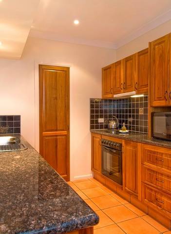 Tinaroo Lake Resort - Holiday Apartments - Coogee Beach Accommodation 7