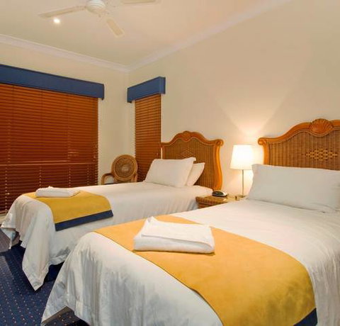 Tinaroo Lake Resort - Holiday Apartments - Coogee Beach Accommodation 8