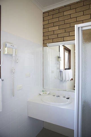 Tudor House Motel - Coogee Beach Accommodation 2
