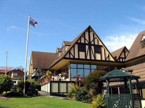 Village Family Motor Inn - Coogee Beach Accommodation 0