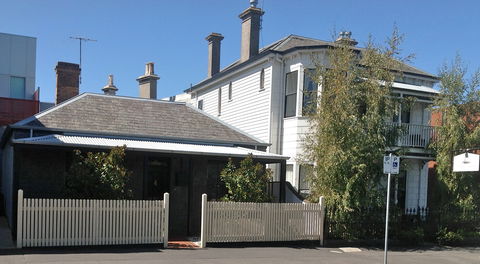 Williamstown Cottages & Apartments - Coogee Beach Accommodation 3