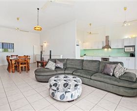 Beach View Holiday Villa - Coogee Beach Accommodation 2