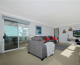 Rainbows End - Coogee Beach Accommodation 0