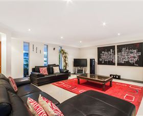The Grand Broadbeach - Vogue Holiday Homes - Coogee Beach Accommodation 2