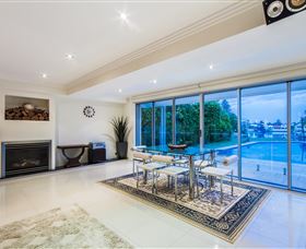 The Grand Broadbeach - Vogue Holiday Homes - Coogee Beach Accommodation 3