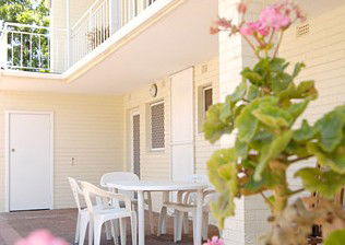 Drakes Apartments With Cars - Coogee Beach Accommodation 1