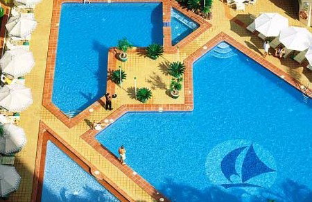 Outrigger Surfers Paradise - Coogee Beach Accommodation 1