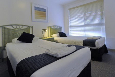 Nelson Bay Breeze Resort - Coogee Beach Accommodation 1