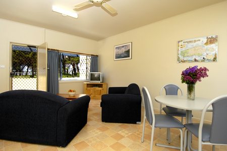 Island Coastal Units - Coogee Beach Accommodation 0
