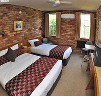 Log Cabin - Coogee Beach Accommodation