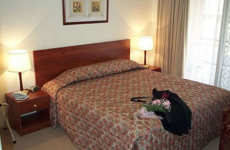 Charlotte Apartments - Coogee Beach Accommodation 4