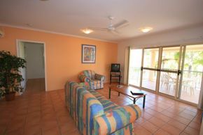 Beach Court Holiday Villas - Coogee Beach Accommodation 2