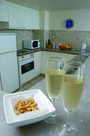 Emerald Sands Apartments - Coogee Beach Accommodation 4