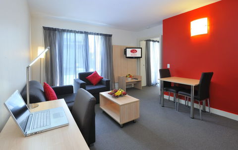 Metro Apartments On Bank Place Melbourne - Coogee Beach Accommodation 3