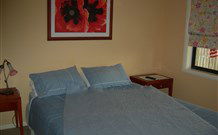 Busy Buzz - Coogee Beach Accommodation 0