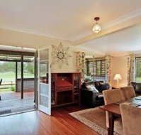 Woollamia Farm Cottage Accommodation - Coogee Beach Accommodation