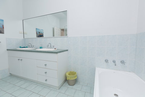 Cranford Waterfront Cottage - Coogee Beach Accommodation 3