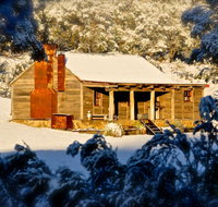Moonbah Huts - Coogee Beach Accommodation