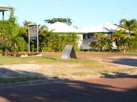 Gee-Dees Family Cabins - Coogee Beach Accommodation 1