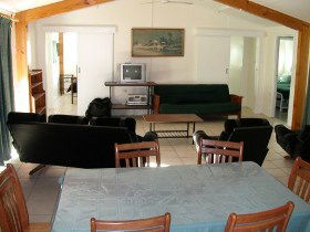Gee-Dees Family Cabins - Coogee Beach Accommodation 3