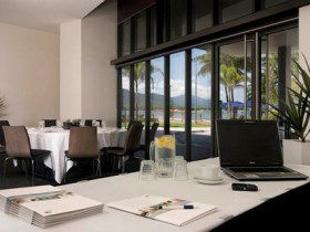 Cairns Harbour Lights - Coogee Beach Accommodation 1