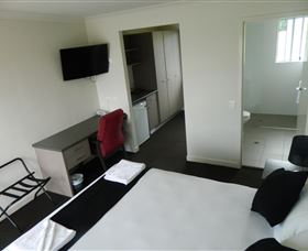 Dooleys Tavern And Motel Springsure - Coogee Beach Accommodation 0