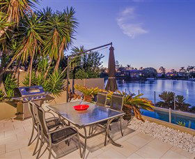 The RiverView At Vogue Holiday Homes - Coogee Beach Accommodation 3