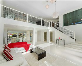 Riviera Waters At Vogue Holiday Homes - Coogee Beach Accommodation 1
