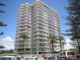 Pacific Regis Holiday Apartments - Coogee Beach Accommodation 0