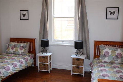 Dreamer's Cottage - Coogee Beach Accommodation 5