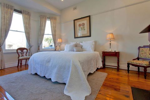 Elegance On Englehardt - Coogee Beach Accommodation 2