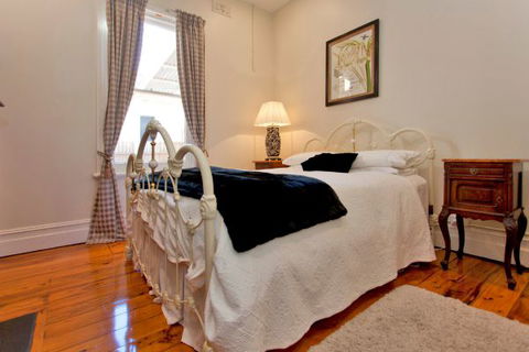Elegance On Englehardt - Coogee Beach Accommodation 3