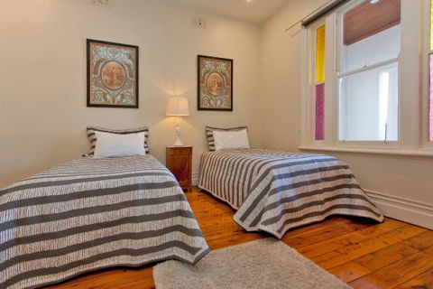 Elegance On Englehardt - Coogee Beach Accommodation 4