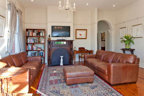 Elegance On Englehardt - Coogee Beach Accommodation 5