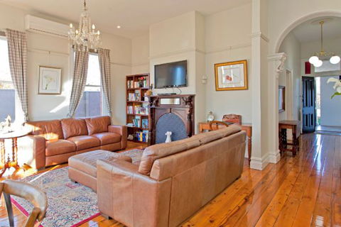 Elegance On Englehardt - Coogee Beach Accommodation 6
