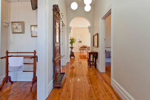 Elegance On Englehardt - Coogee Beach Accommodation 7
