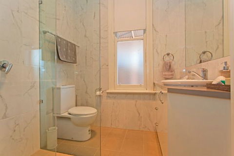 Elegance On Englehardt - Coogee Beach Accommodation 8