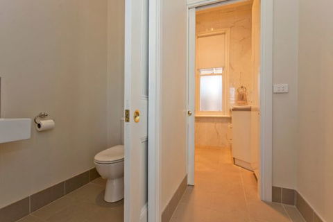 Elegance On Englehardt - Coogee Beach Accommodation 9