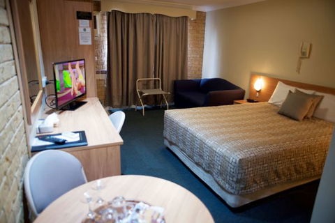 Forest Lodge Motor Inn And Restaurant - Coogee Beach Accommodation 3