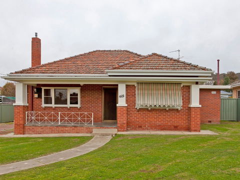 Red Brick Beauty - Coogee Beach Accommodation 0