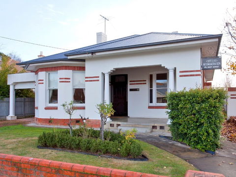 Elegance On Englehardt - Coogee Beach Accommodation 0